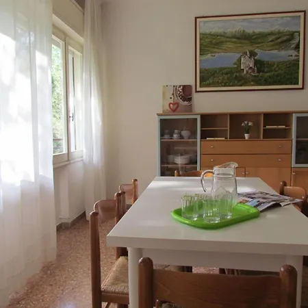 Spacious Near The Apartmán